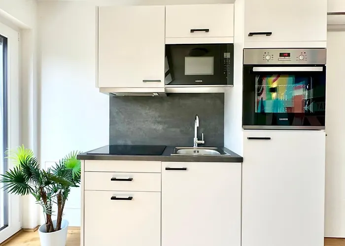 Apartment Mit Balkon *